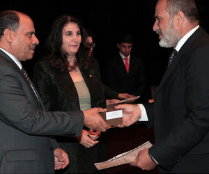   مصر اليوم - تكريم المشرفين المتطوعين لعام 2013بجائزة الحسن للشباب