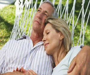   مصر اليوم - الرجال الأكبر سنًا ينجبون أطفالاً أقل جاذبية