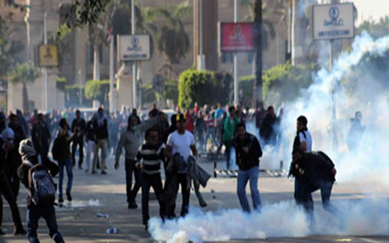   مصر اليوم - الداخليّة تُعلن سيطرتها على محيط جامعة القاهرة بعد اشتباك قوات الأمن مع الطلاب