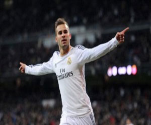   مصر اليوم - إشتعال حريق في منزل خيسيه لاعب ريال مدريد