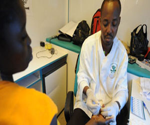   مصر اليوم - فيروس إيبولا القاتل يثير مخاوف دول الغرب الإفريقي