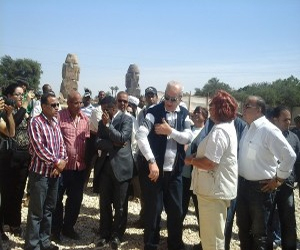   مصر اليوم - وزير الآثار يتفقّد مشروع تطوير معبد أبيدوس في سوهاج