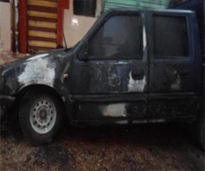   مصر اليوم - مجهولون يضرمون النيران في سيارة قائد قطاع الأمن المركزي في البحيرة