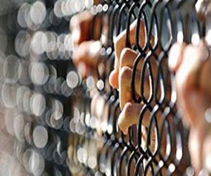 مصر اليوم - نيابة الغردقة تخلي سبيل 4 شباب بعد ضبطهم يكتبون عبارات مسيئة للجيش