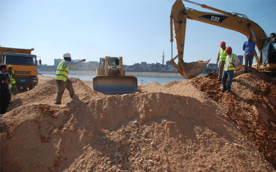   مصر اليوم - محلب يؤكد حرص الحكومة على تنمية الصعيد وينفي استقالة المشير عبد الفتاح السيسي الأربعاء