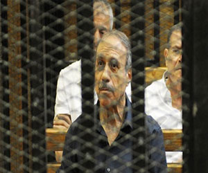   مصر اليوم - وصول العادلي لحضور جلسة  قضية اللوحات المعدنية