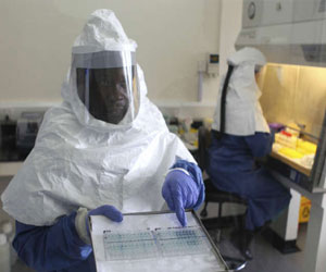   مصر اليوم - ثبوت إصابة 4 بـالإيبولا في عاصمة غينيا