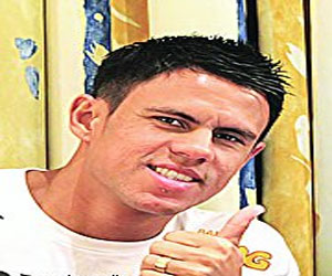   مصر اليوم - الجهراء الكويتي يجدد عقد البرازيلي فينسيوس حتى 2016