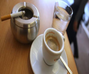   مصر اليوم - التدخين يعيق الاستمتاع بمذاق القهوة المر