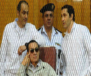   مصر اليوم - تأجيل محاكمة مبارك ونجليه إلى 21 مايو