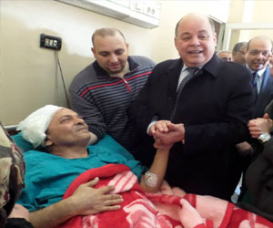   مصر اليوم - مدرب الأسود مدحت كوتة يُكرم من وزير الثقافة صابر عرب