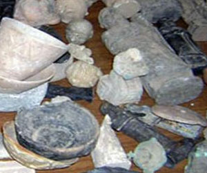   مصر اليوم - ضبط قطع أثرية في منزلين في بيت أمر الفلسطينية