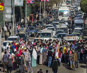   مصر اليوم - طُلاب جماعة الإخوان يقطعون الطريق أمام جامعة عين شمس