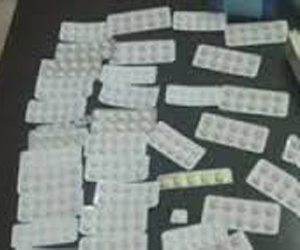   مصر اليوم - ضبط 1112 قرصًا مخدِّرًا بحوزة 5 أشخاص في سوهاج