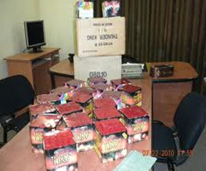   مصر اليوم - توقيف شخص يُتاجر في الألعاب الناريَّة في البحيرة