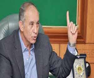   مصر اليوم - مُحافظ البحر الأحمر يُكرِّم الأُمهات المثاليَّات والآباء المثاليين