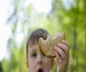   مصر اليوم - الخبز الأسمر عنصر أساسي في غذاء الطفل