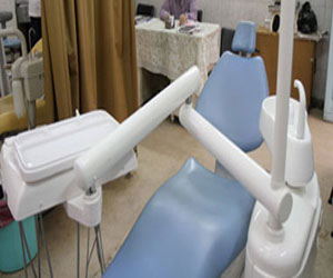   مصر اليوم - يجب التأكد من تعقيم الأدوات الطبية داخل عيادة الأسنان