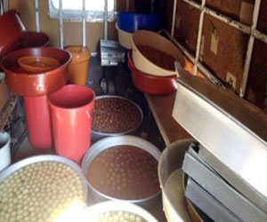   مصر اليوم - إغلاق معمل حلويات مخالف في جدة السعودية