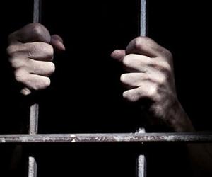   مصر اليوم - اعتقال أميركي أعطى رقم هاتفه لنادلة قبيل سرقة المطعم الذي تعمل فيه