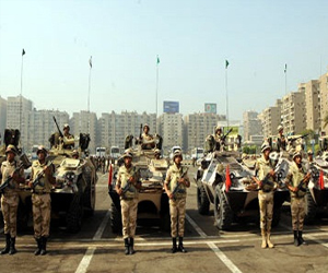   مصر اليوم - انتشار مُكثّف لقوات الجيش الثالث في ميدان الأربعين