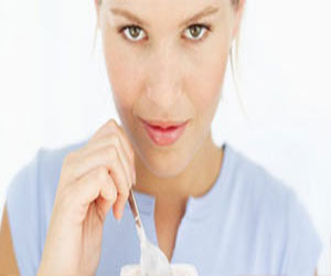 مصر اليوم - نظفي بشرتك العادية بقناع طبيعي