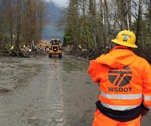  مصر اليوم - السلطات الاميركية تتجنب اعلان حصيلة قتلى انزلاق التربة وروايات محزنة للضحايا
