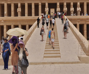   مصر اليوم - السائحون الإيرانيُّون يعودون لزيارة الأقصر مُجدّدًا