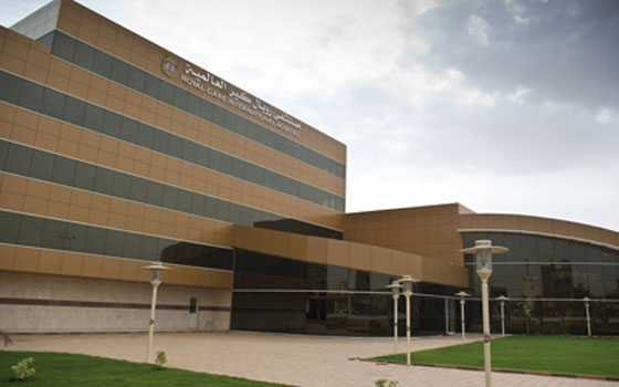   مصر اليوم - جراحون إماراتيون وفرنسيون يجرون في السودان عمليَّات قلبيَّة بالروبوت