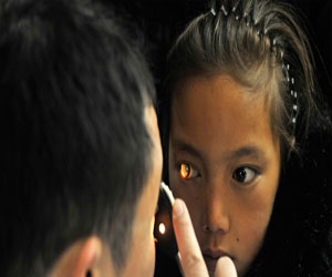   مصر اليوم - قافلة طبية مجانية لعلاج مرضى العيون في التبت