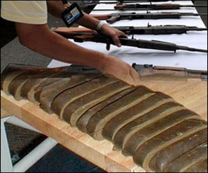 مصر اليوم - تَوقيف تاجر مخدرات وفي حوزتّه 52 قطعّة حشيش في بورسعيد