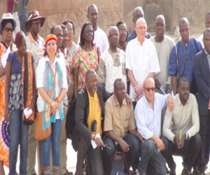   مصر اليوم - الأقصر تستقبل أول مجموعة سياحية من ساحل العاج