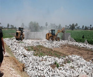   مصر اليوم - إزالة 128 حالة تعد على الأراضي الزراعية في بنى سويف
