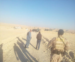   مصر اليوم - ضبطُ أسلحة خلال تمشيّط المنطقة الجبليّة في سوهاج