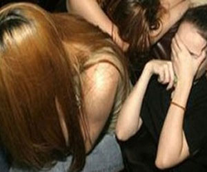 مصر اليوم - القبض على سوداني الجنسية و3 مصريين في شقة لممارسة الدعارة في السويس