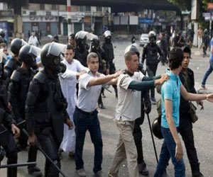   مصر اليوم - أجهزة الأمن تدخل جامعة الأزهر بعد تحطّيم سيارة العبد