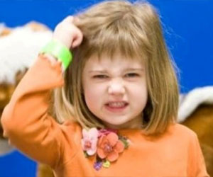   مصر اليوم - الطريقة المثلى لمكافحة القُمّل لدى الطفل