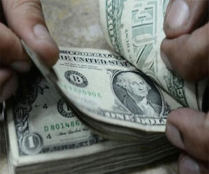   مصر اليوم - ضبط مُرافِق مجموعات سياحيَّة يتاجر في العملة في الغردقة