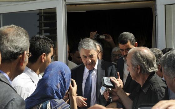   مصر اليوم - علي بن فليس يرفض دعوة لويزة حنون للمناظرة الانتخابيّة لرئاسيّات الجزائر