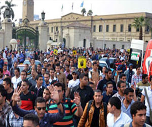   مصر اليوم - مُؤشّر الديمقراطيَّة يرصُد 1677 مُظاهرة طُلابية في المؤسسات المصريَّة