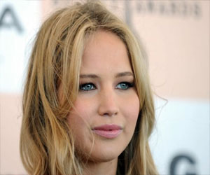   مصر اليوم - إمرأة أميركيَّة دفعت 25 ألف دولار لتشبه جنيفر لورانس