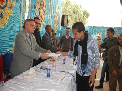   مصر اليوم - محافظ سوهاج يشهد حفل تكريم أوائل المدارس في الصّوامعة