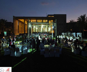 مصر اليوم - الجامعة الأميركيّة تقيم حفل زفاف جماعي لخمس فتيات يتيمات