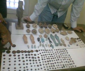   مصر اليوم - ضبط رجل أعمال بحوزته ٣٨ قطعة أثريَّة في أسيوط