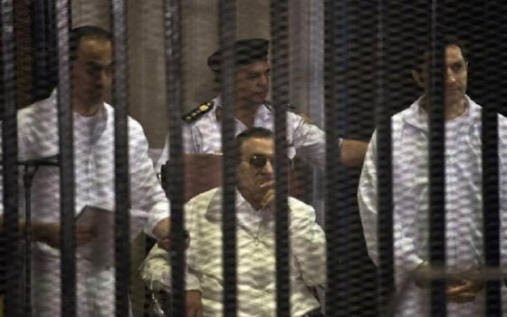   مصر اليوم - الجنايات تستأنف محاكمة مبارك ونجليه ووزير داخليّته و6 لواءات في قضيّة القرن