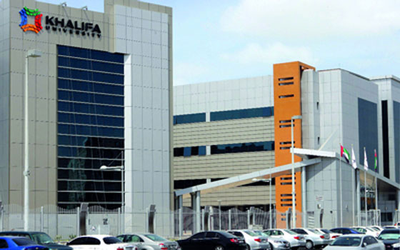   مصر اليوم - ثلاثة طلاب من جامعة خليفة يفوزون بجائزة أفضل بحث