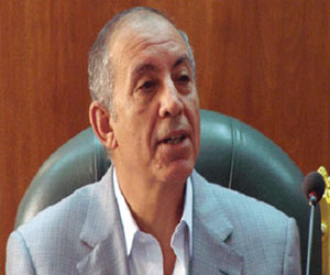 مصر اليوم - توزيع 100 دفتر توفير في احتفالات البحرالأحمر بيوم اليتيم