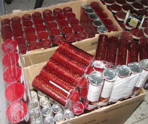 مصر اليوم - الشرطة تضبط ألعابًا ناريّة مهرّبة في العين السخنة