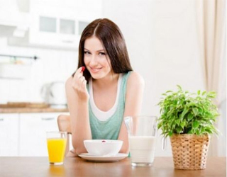   مصر اليوم - الوقت المثاليّ لتناول الإفطار 7 صباحًا