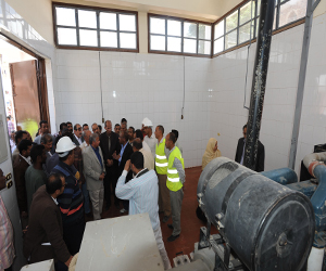   مصر اليوم - مُحافظ الأُقصر يتفقد محطة الصرف الصحي في إسنا